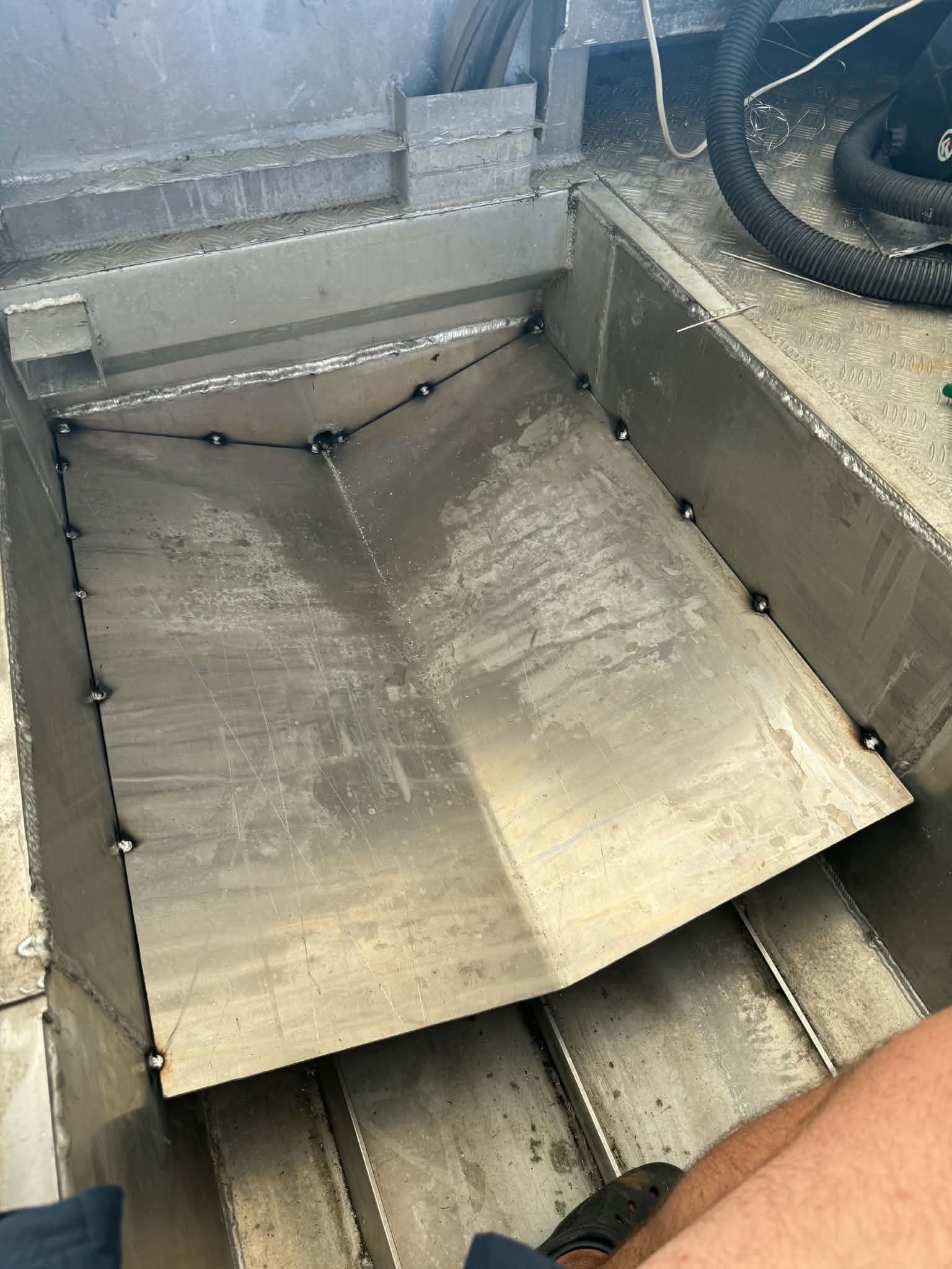 Aluminium boat floor and seat fabrication
